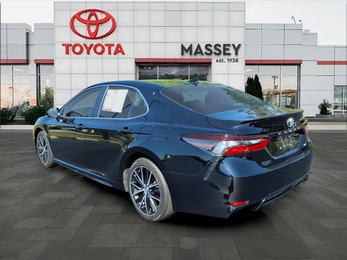 Used 2024 Toyota Camry SE image 5