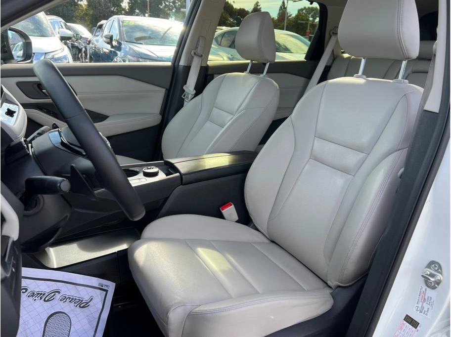 Used 2025 Nissan Rogue SL w/ Tech Package AWD/4WD image 8
