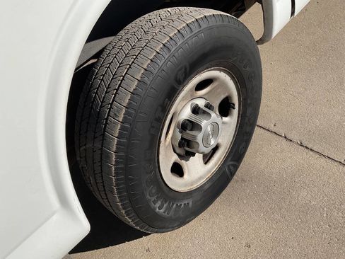 Used 2009 Chevrolet Express 2500 image 6