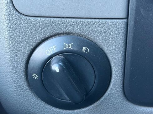 Used 2016 Nissan NV 2500 SV image 15