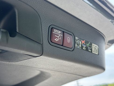 Certified 2025 Mercedes-Benz GLS 450 4MATIC image 22