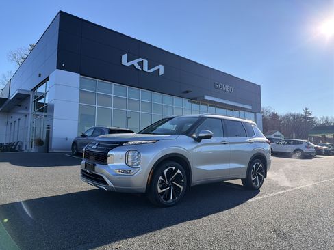 Used 2023 Mitsubishi Outlander SEL 40th Anniversary image 1