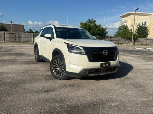 Used 2024 Nissan Pathfinder SL w/ SL Premium Package FWD image 1