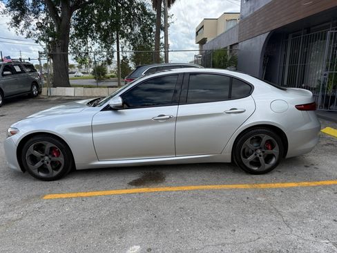 Used 2017 Alfa Romeo Giulia AWD image 6
