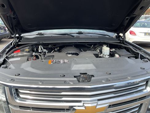 Used 2019 Chevrolet Suburban Premier AWD/4WD image 22
