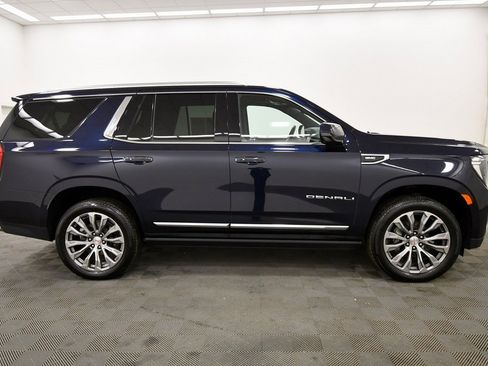 Used 2021 GMC Yukon Denali w/ Denali Premium Package image 9