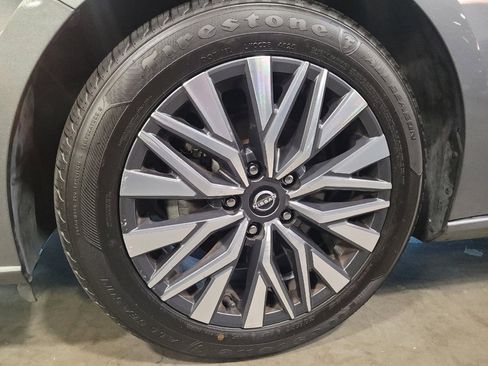 Used 2024 Nissan Altima 2.5 SV FWD image 31
