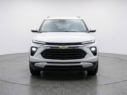 Used 2025 Chevrolet TrailBlazer LT image 2