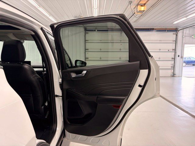 Used 2024 Ford Escape Platinum w/ Premium Technology Package AWD/4WD image 8