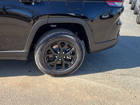 New 2025 Jeep Grand Cherokee L Altitude image 12