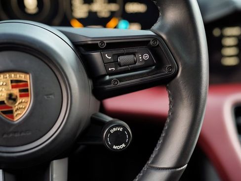 Used 2022 Porsche Taycan image 29