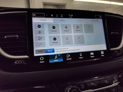 Used 2024 Chrysler Pacifica Touring-L image 47