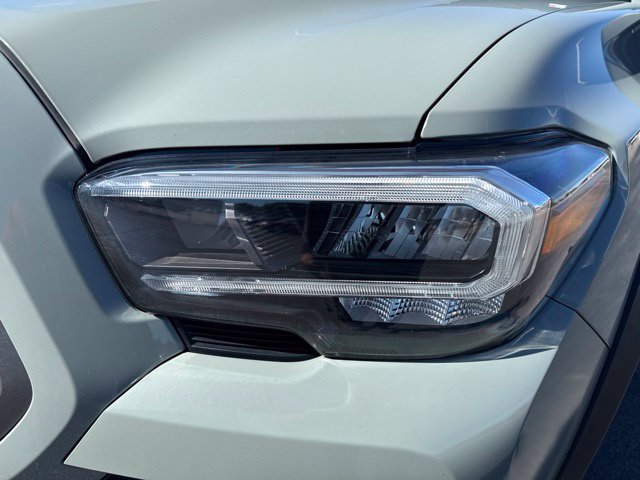 Used 2023 Toyota Tacoma TRD Off-Road AWD/4WD image 9