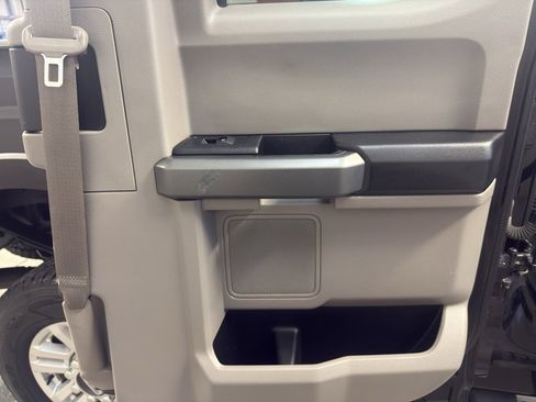 Used 2017 Ford F250 XLT w/ FX4 Off-Road Package image 24