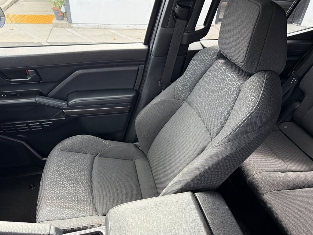 Used 2025 Toyota 4Runner SR5 AWD/4WD image 11