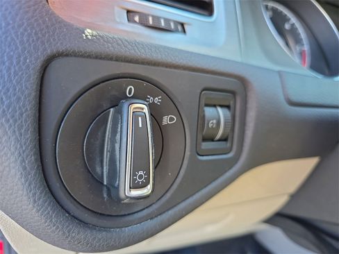 Used 2015 Volkswagen Golf TDI S image 30