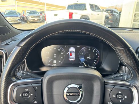 Used 2021 Volvo XC40 T5 R-Design image 7