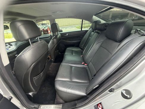 Used 2009 Hyundai Genesis 3.8 w/ Premium Plus Pkg 3 RWD image 8