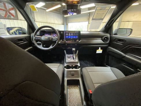 Used 2024 Chevrolet Colorado W/T RWD image 18