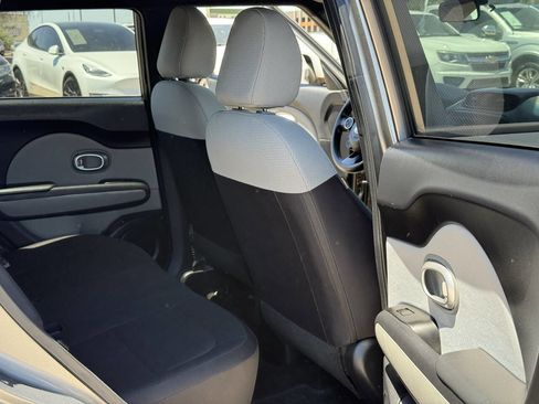Used 2016 Kia Soul FWD image 18