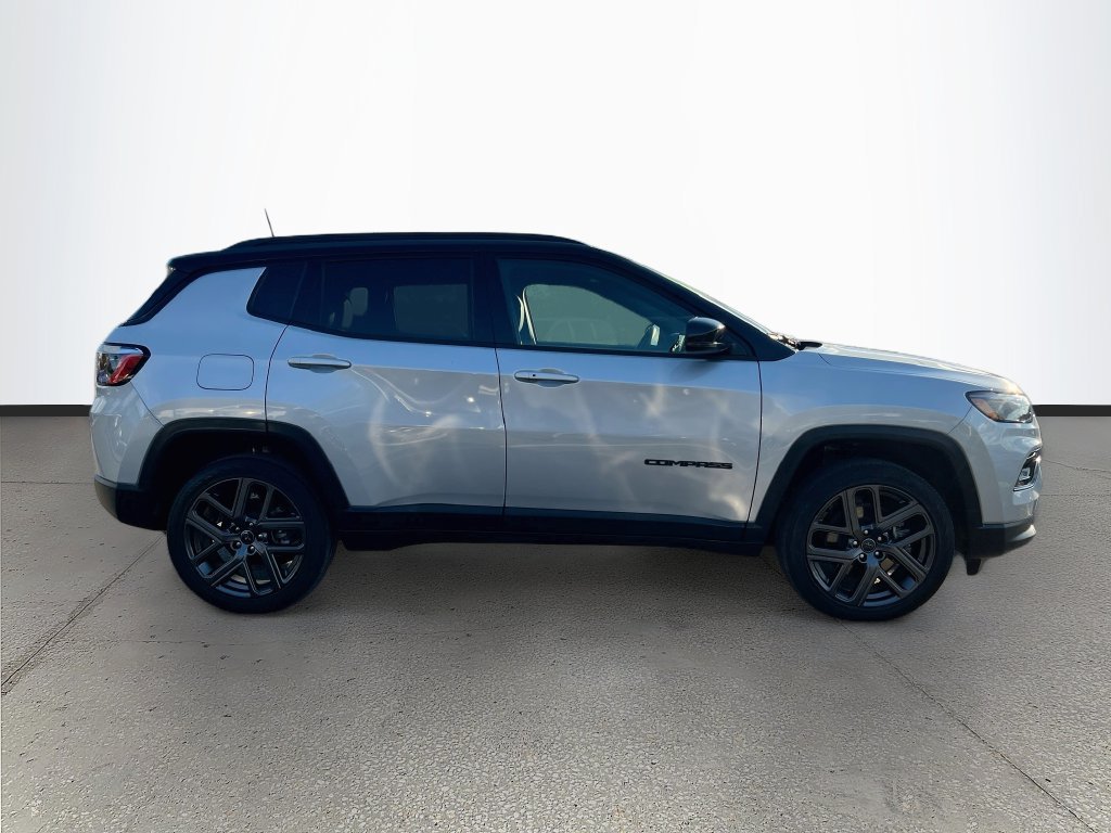Used 2025 Jeep Compass Limited w/ Sun & Sound Group AWD/4WD image 8