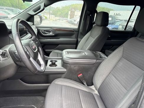 Used 2022 GMC Yukon XL SLE w/ Gmc Pro Safety Plus Package AWD/4WD image 9