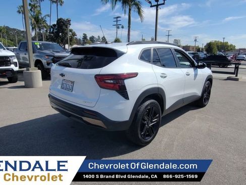 Used 2024 Chevrolet Trax ACTIV w/ Sunroof Package image 8