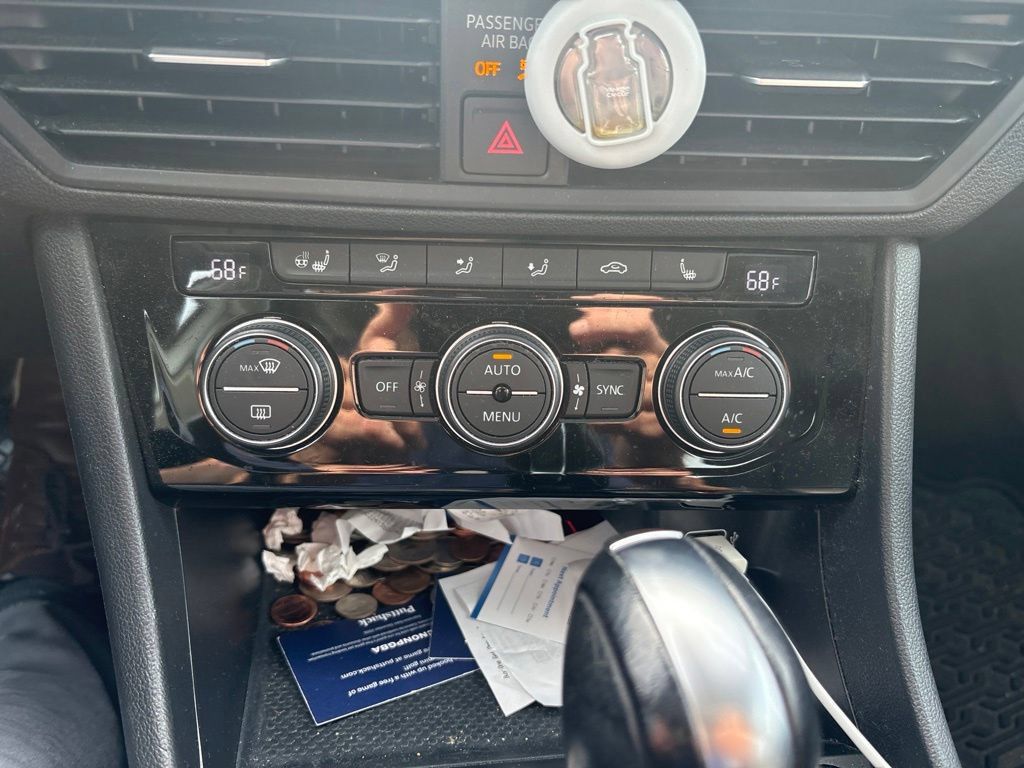 Used 2019 Volkswagen Jetta SEL w/ Cold Weather Package FWD image 22