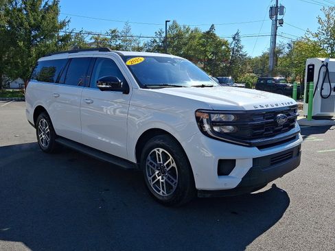 Used 2025 Ford Expedition Max Active AWD/4WD image 3