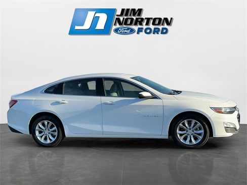 Used 2022 Chevrolet Malibu LT image 2