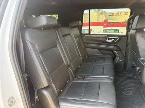 Used 2021 Chevrolet Suburban LT RWD image 32