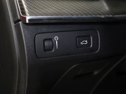 Used 2017 Volvo XC90 T5 R-Design image 13