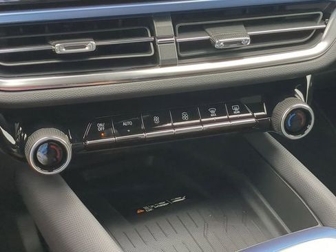 New 2025 Chevrolet Equinox EV LT image 28