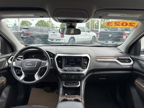 Used 2023 GMC Acadia SLE FWD image 25