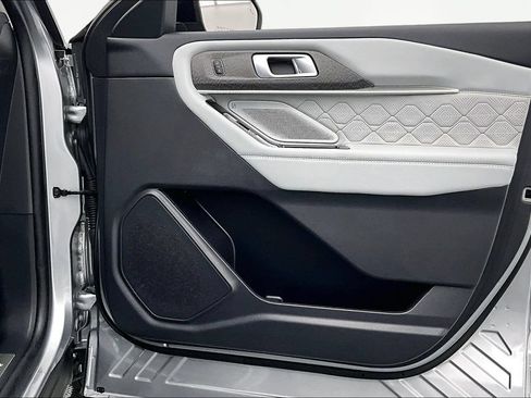 Certified 2025 Ford Explorer Platinum w/ LUX Leather Package AWD/4WD image 24