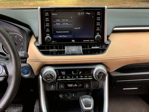 Used 2021 Toyota RAV4 XLE Premium image 9