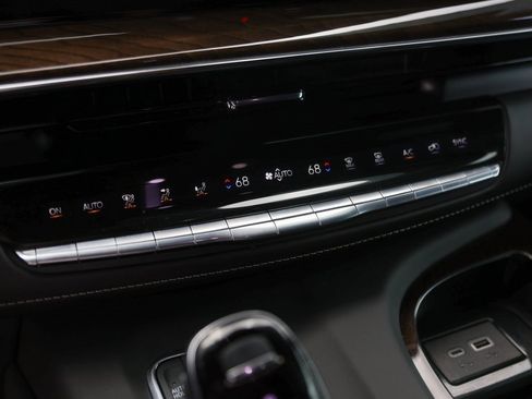 Certified 2024 Cadillac Escalade Sport Platinum image 19