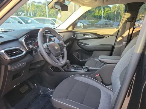 Used 2023 Chevrolet TrailBlazer LT w/ Convenience Package FWD image 11