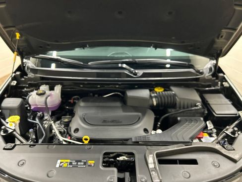 New 2027 Chrysler Pacifica Pinnacle w/ Theater Group AWD/4WD image 8