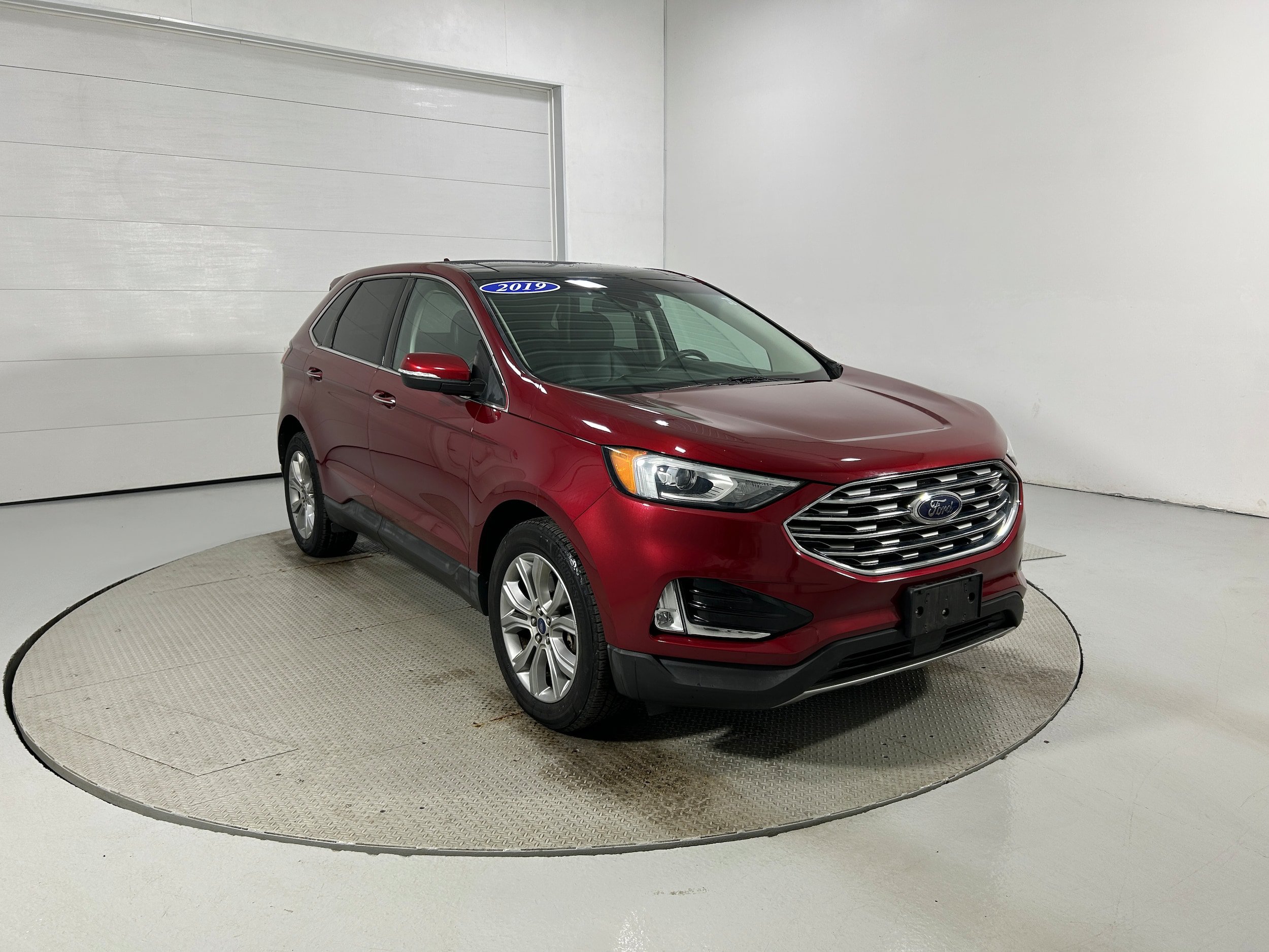 Used 2019 Ford Edge Titanium w/ Cold Weather Package AWD/4WD image 2