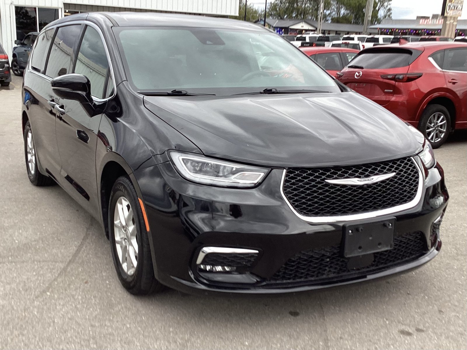 Used 2025 Chrysler Pacifica Select FWD image 5