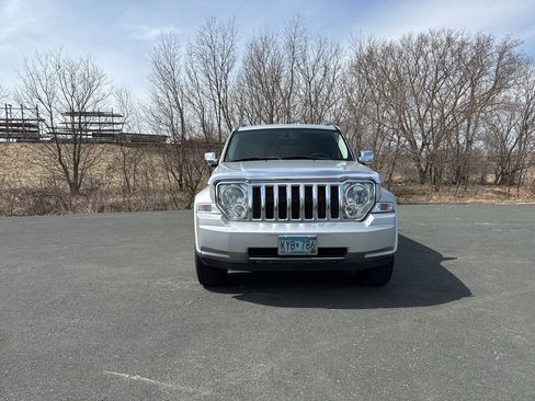 Used 2012 Jeep Liberty Limited w/ Tire & Wheel Group image 2