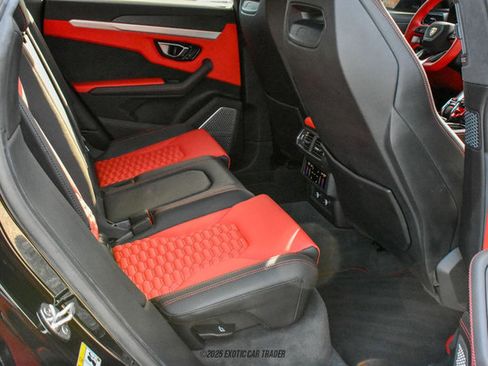 Used 2020 Lamborghini Urus image 43