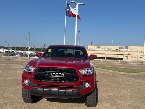 Used 2017 Toyota Tacoma TRD Off-Road w/ Tow Package (A/T) AWD/4WD image 5
