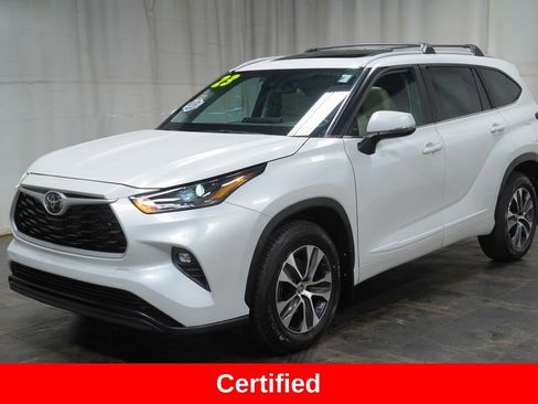 Certified 2023 Toyota Highlander XLE image 2