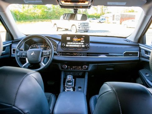 Used 2024 Mitsubishi Outlander SE image 36