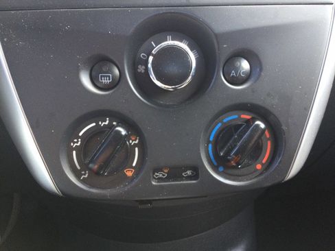 Used 2015 Nissan Versa w/ SL Tech Package FWD image 33