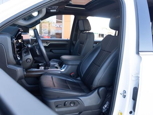 Used 2023 Chevrolet Silverado 1500 High Country w/ Technology Package AWD/4WD image 21