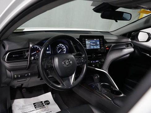 Used 2022 Toyota Camry SE FWD image 11