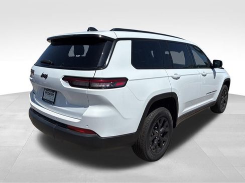 Used 2025 Jeep Grand Cherokee L Laredo image 5